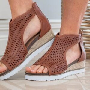 NWT! Corkys Sugar Momma Sandal Size 7 Cognac Color